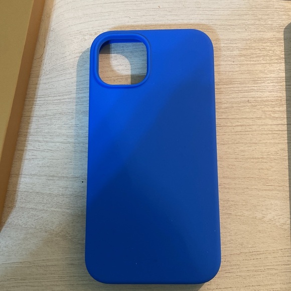 iPhone 13 6.1 case with tool kit and clear screen protector - Picture 3 of 6